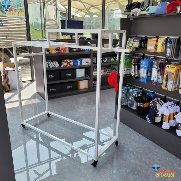 Lắp đặt kệ thời trang c&oacute; b&aacute;nh xe tại TP. Hồ Ch&iacute; Minh 